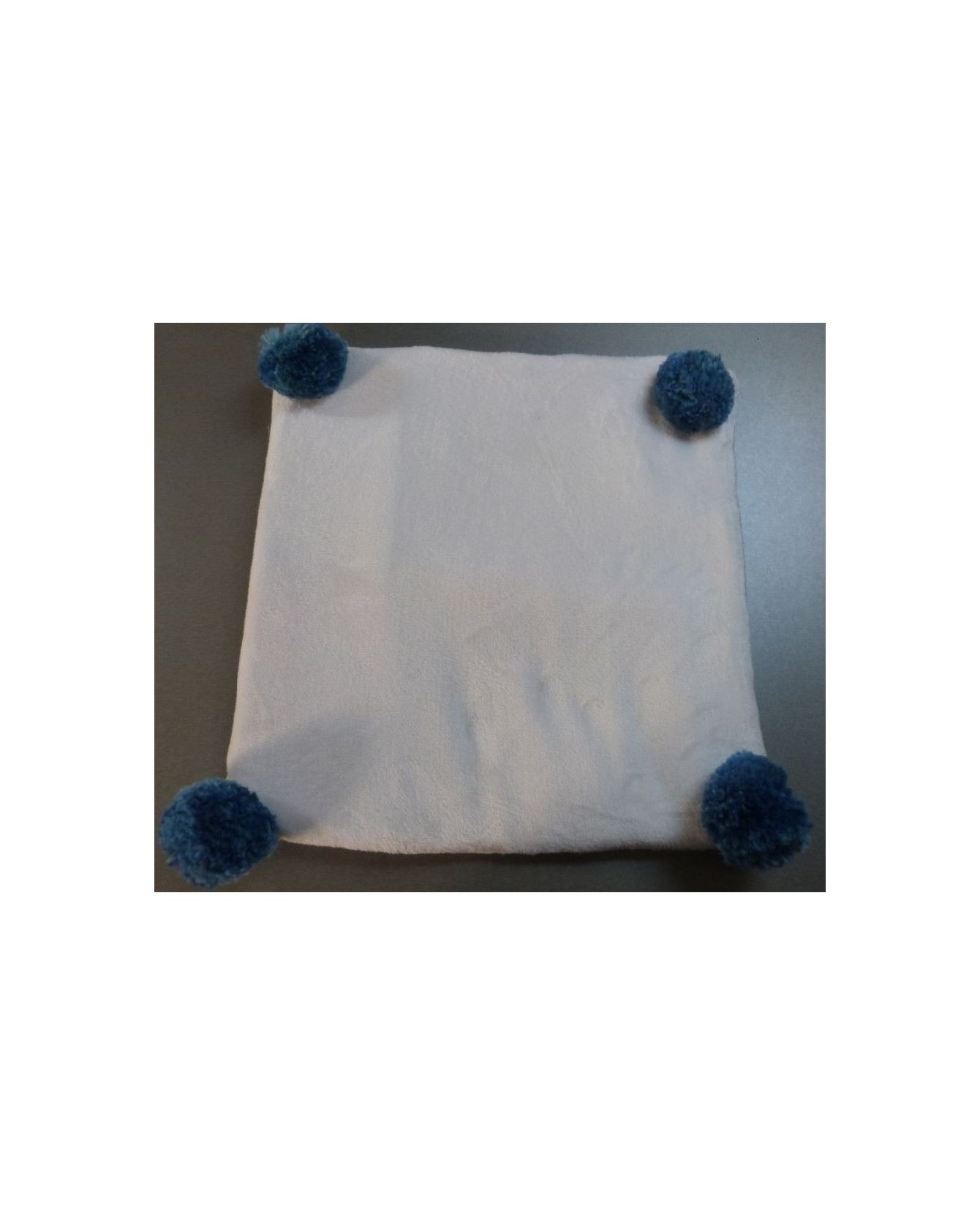 coussins pour chat couchage chat - Coussin chat blanc et bleu Nuage ChezAnilou 12,00 € coussins pour chat couchage chat - Coussin chat blanc et bleu Nuage ChezAnilou 12,00 €