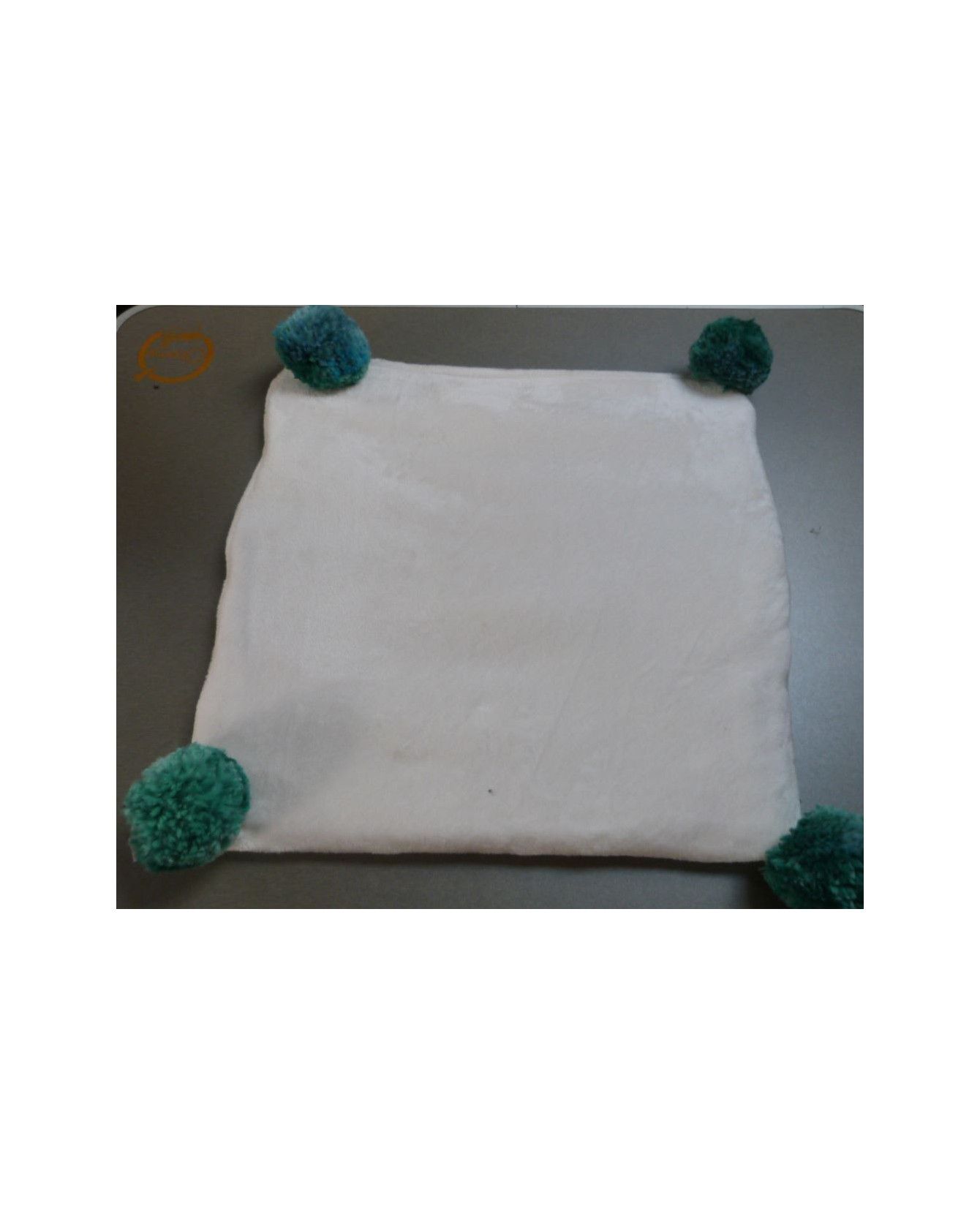 coussins pour chat couchage chat - Coussin chat blanc et vert Lagon ChezAnilou 12,00 € coussins pour chat couchage chat - Coussin chat blanc et vert Lagon ChezAnilou 12,00 €