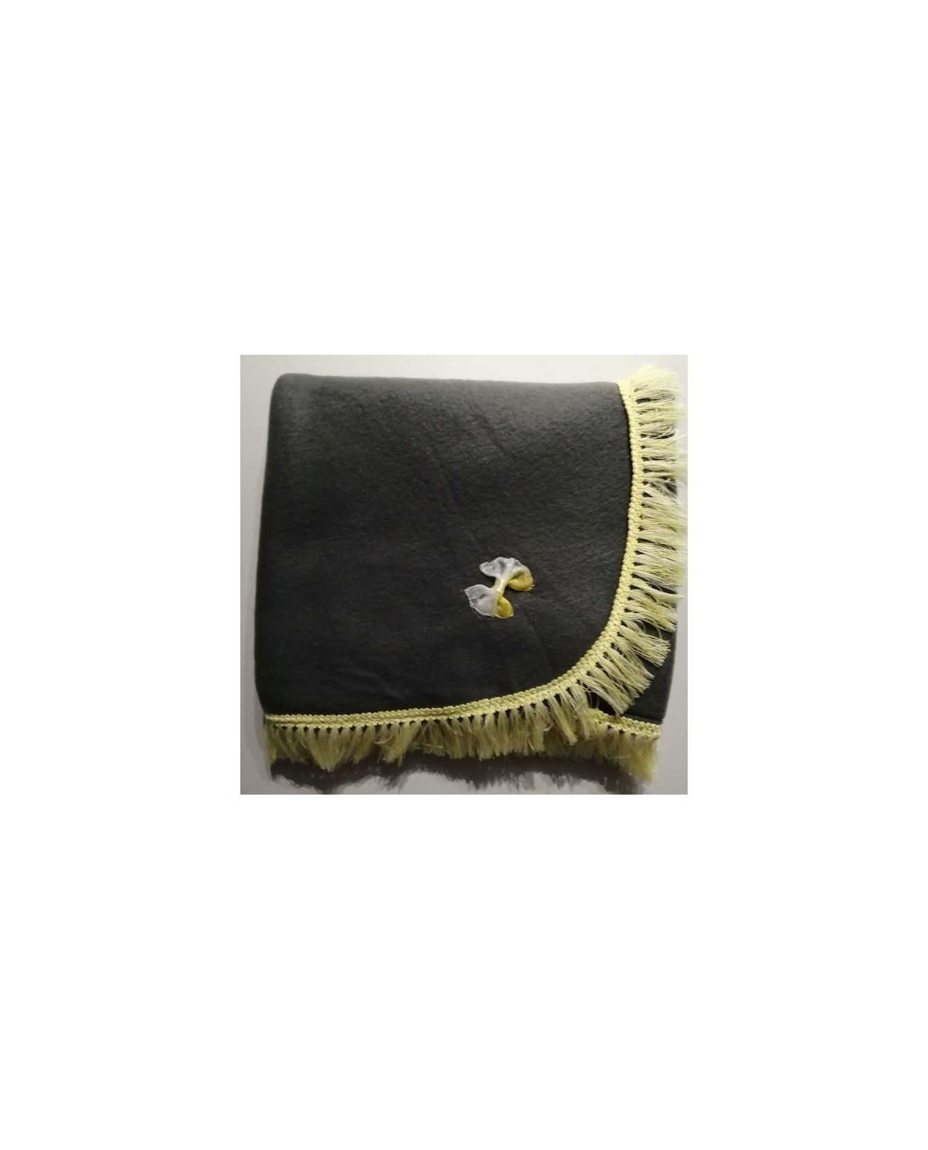 Tapis pour chien ou chiot Tapis chien gris foncé et noeud jaune 80X50 cm ChezAnilou 12,00 € Tapis pour chien ou chiot Tapis chien gris foncé et noeud jaune 80X50 cm ChezAnilou 12,00 €