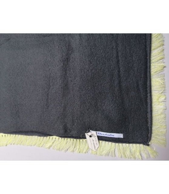 Tapis chien gris foncé et coeur jaune 82X55 cm