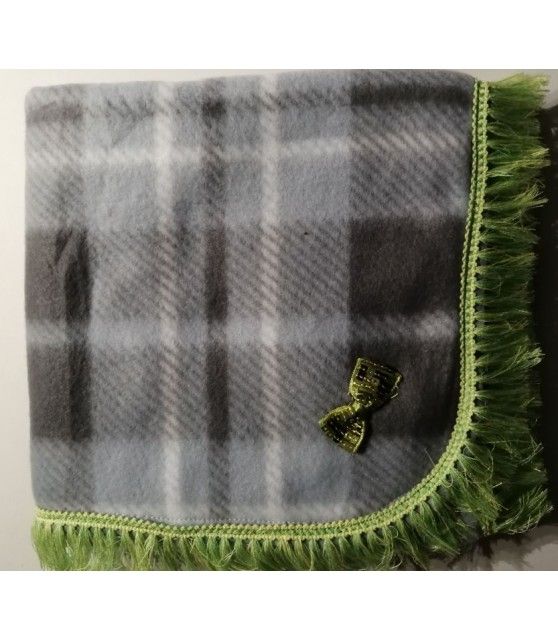 Tapis pour chien ou chiot Tapis chien à carreaux gris molletonné liseré vert 80 x 48 cm ChezAnilou 12,00 €