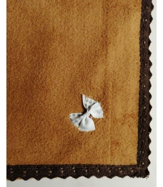 Tapis pour chien ou chiot Tapis chien molletonné marron liseré marron noeud gris 79x63 cm ChezAnilou 12,00 €