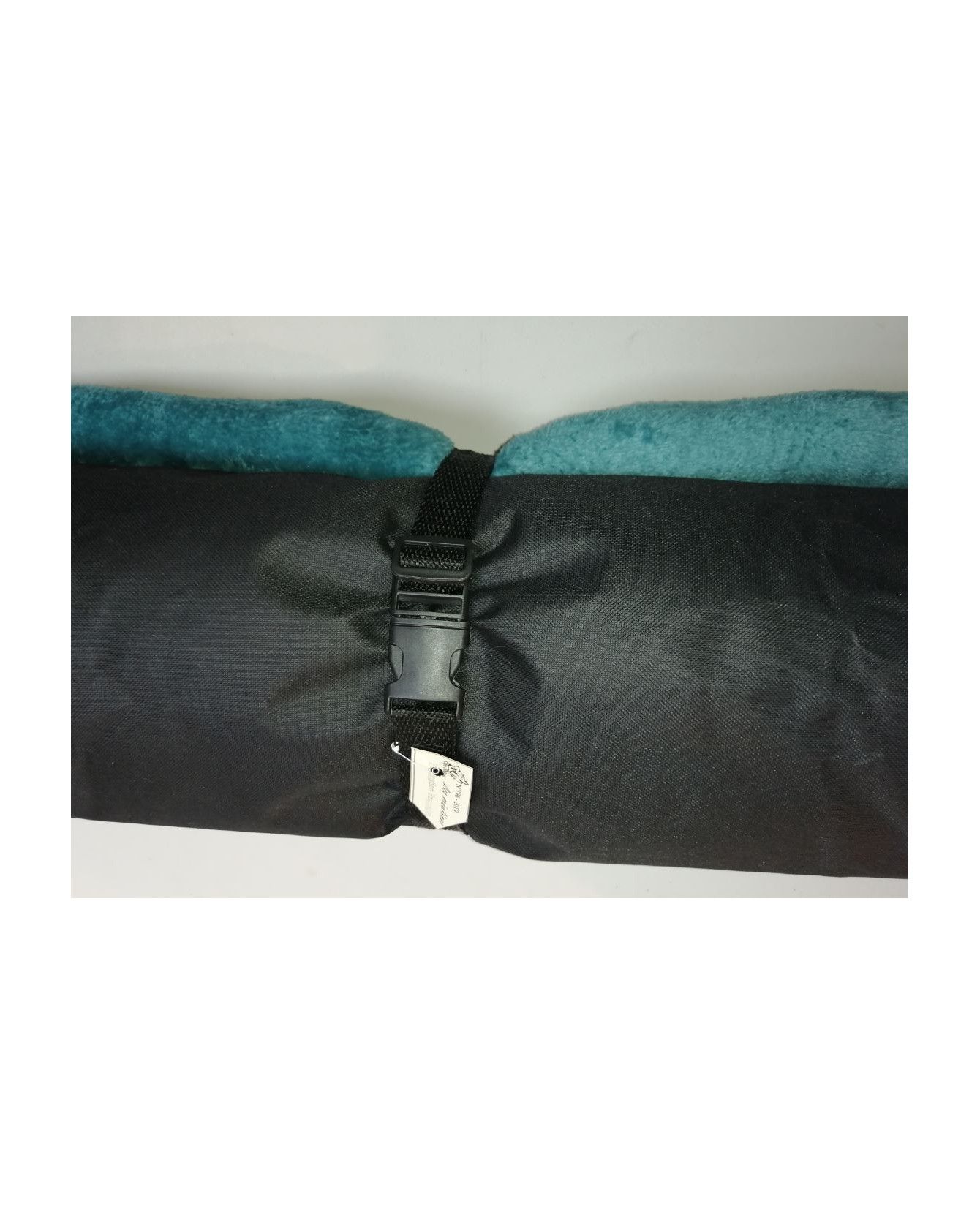 Coussins pour chien ou chiot Coussin pour chien de voyage turquoise et noir 84X65 cm ChezAnilou 24,00 € Coussins pour chien ou chiot Coussin pour chien de voyage turquoise et noir 84X65 cm ChezAnilou 24,00 €