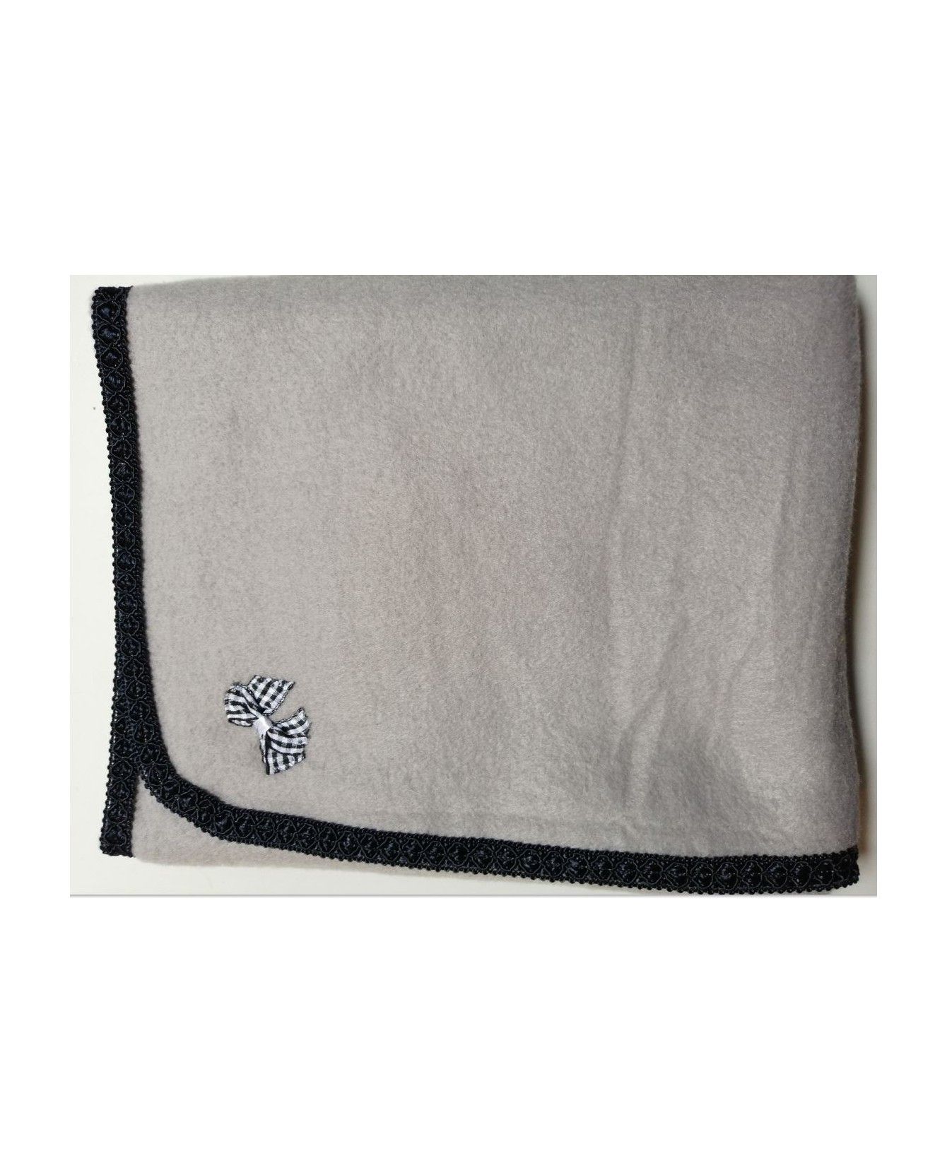 Tapis pour chien ou chiot Tapis chien anthracite molletonné liseré noir 73x60 cm ChezAnilou 12,00 € Tapis pour chien ou chiot Tapis chien anthracite molletonné liseré noir 73x60 cm ChezAnilou 12,00 €