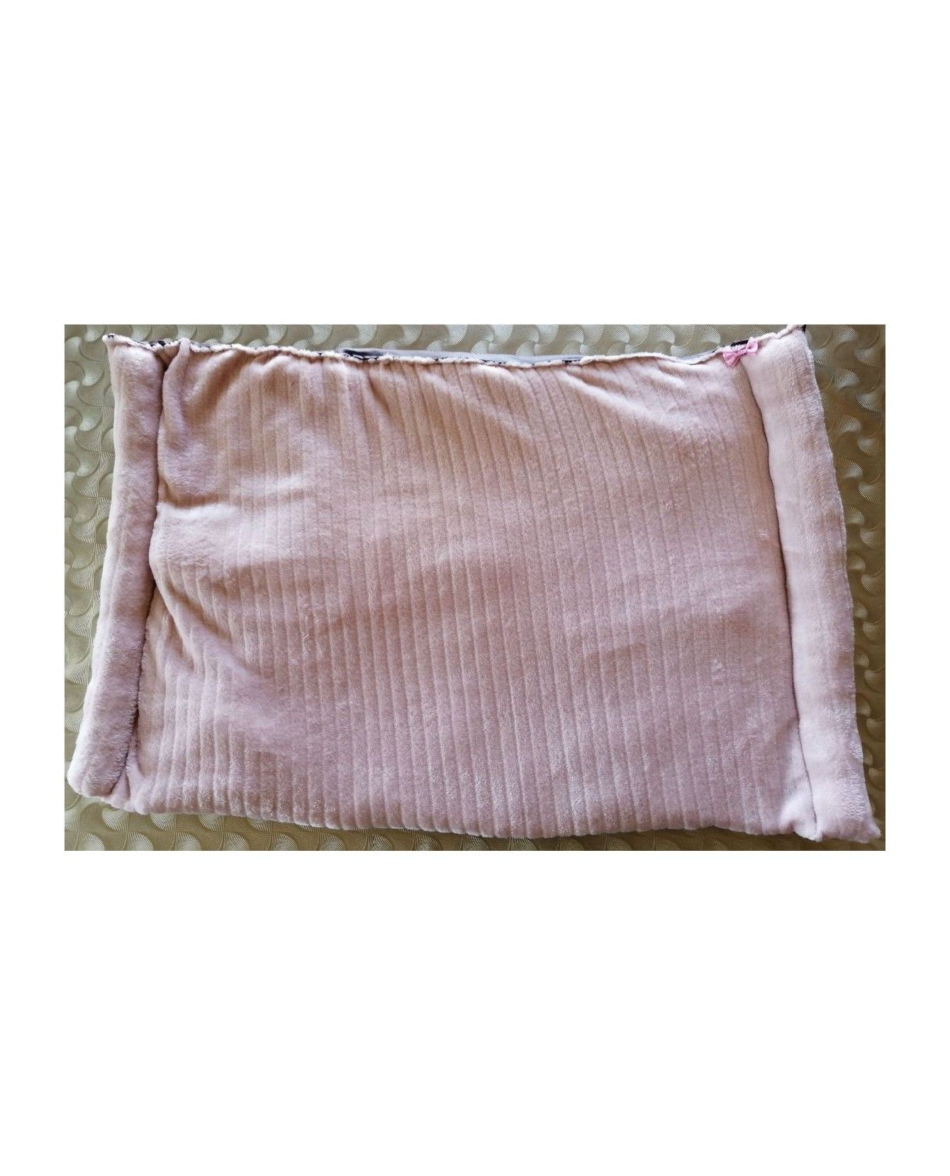 Coussins pour chien ou chiot coussin chien rose et bordeaux 2 boudins 93 x 56 ChezAnilou 19,00 € Coussins pour chien ou chiot coussin chien rose et bordeaux 2 boudins 93 x 56 ChezAnilou 19,00 €