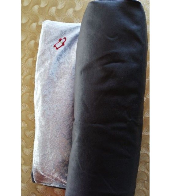 Coussins pour chien ou chiot coussin chien bleu ciel satin et imperméable 93 x 54 x 5 ChezAnilou 19,00 €